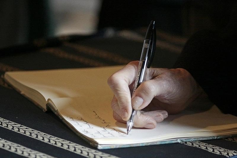 10 Reasons to Hire a Memoir Writer Today